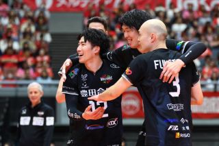 WOLFDOGS 名古屋 ポロシャツ 黒 元現役選手着用 超レアモノ！！】WOLFDOGS 名古屋 ポロシャツ 黒 美品 元現役選手着用